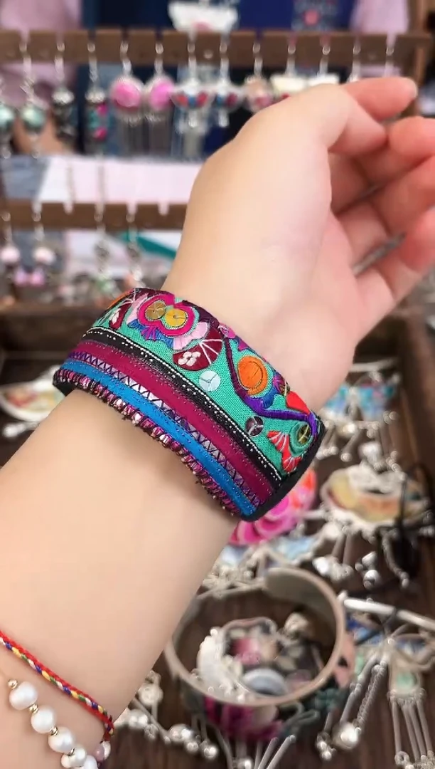 织绣民族风非遗老绣饰品654