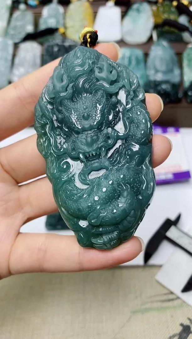 翡翠未镶嵌颈饰