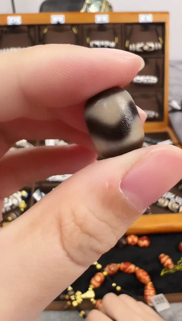 玛瑙/玉髓（覆膜）颈饰未镶嵌107.（微瑕）