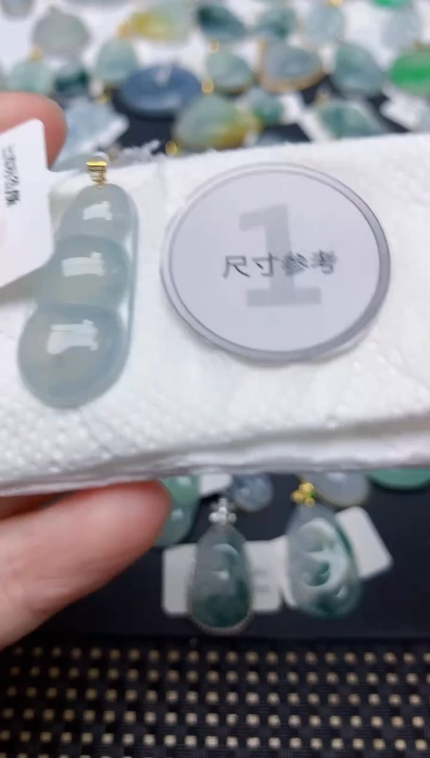 颈饰18K金镶嵌翡翠天然缅甸A货翡翠