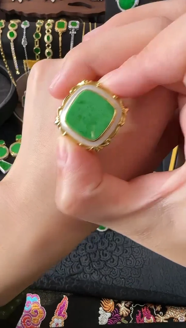 【闪购商品】翡翠颈饰银S925镶嵌手牌