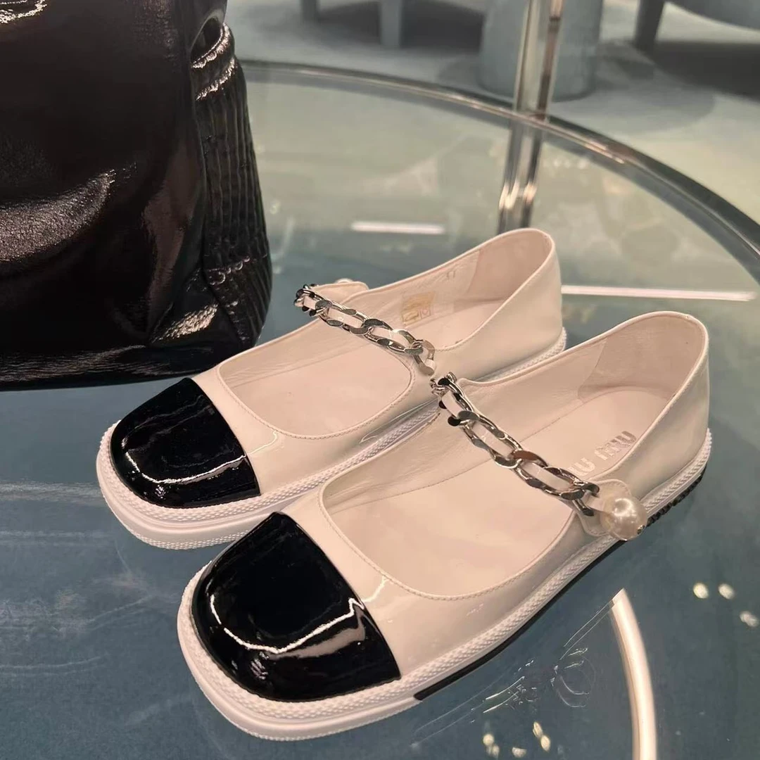 95新 MIU MIU/缪缪 新款漆皮平底休闲鞋 35码