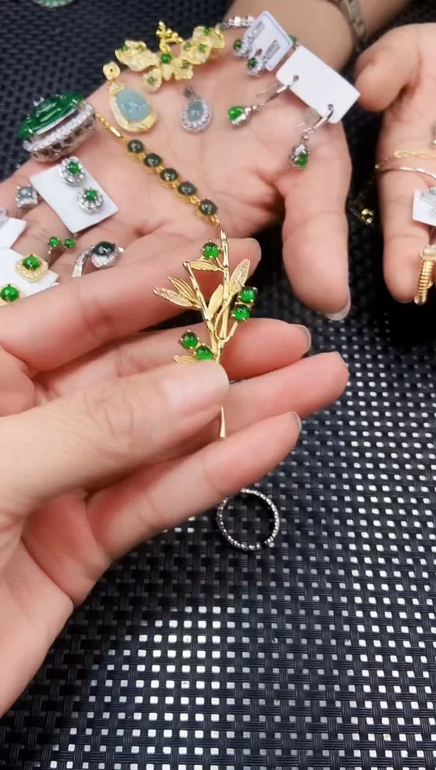 【闪购商品】翡翠吊坠(不含链)未镶嵌11111111