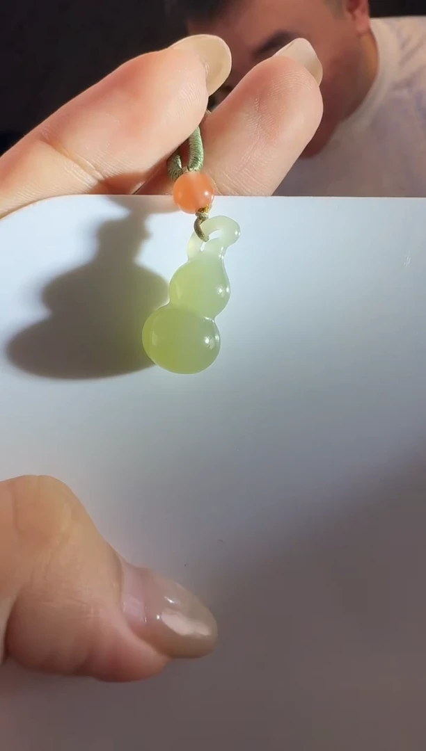 和田玉未镶嵌颈饰葫芦 p