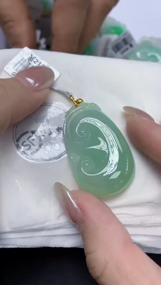 颈饰18K金镶嵌翡翠天然缅甸翡翠A货多样性发一件