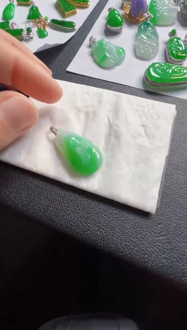 吊坠(不含链)18K金镶嵌翡翠3680