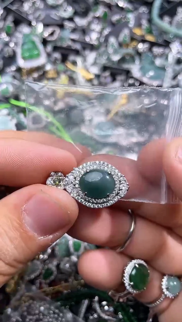 【闪购商品】翡翠颈饰未镶嵌Z1001有瑕疵