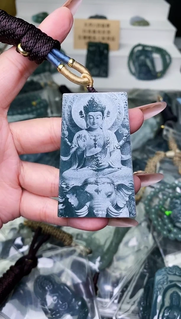 颈饰未镶嵌翡翠