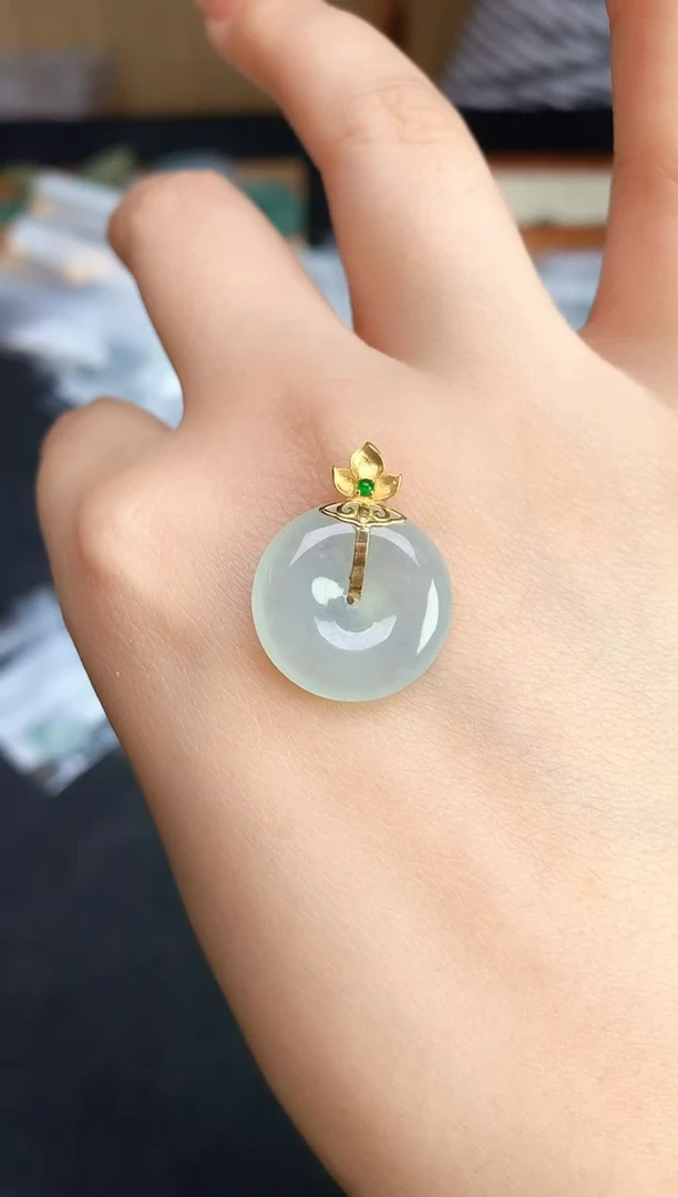 颈饰18K金镶嵌翡翠25112501