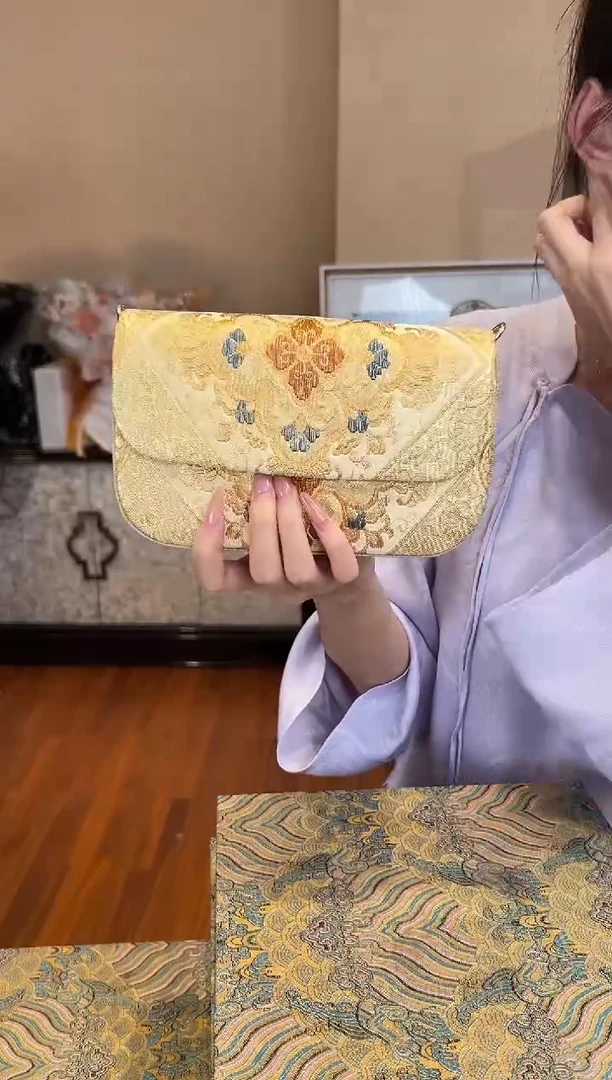 刺绣L****～非遗唐锦包包
