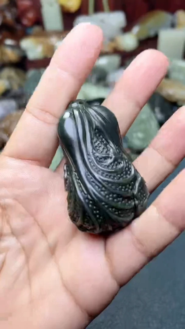 和田玉未镶嵌把件-