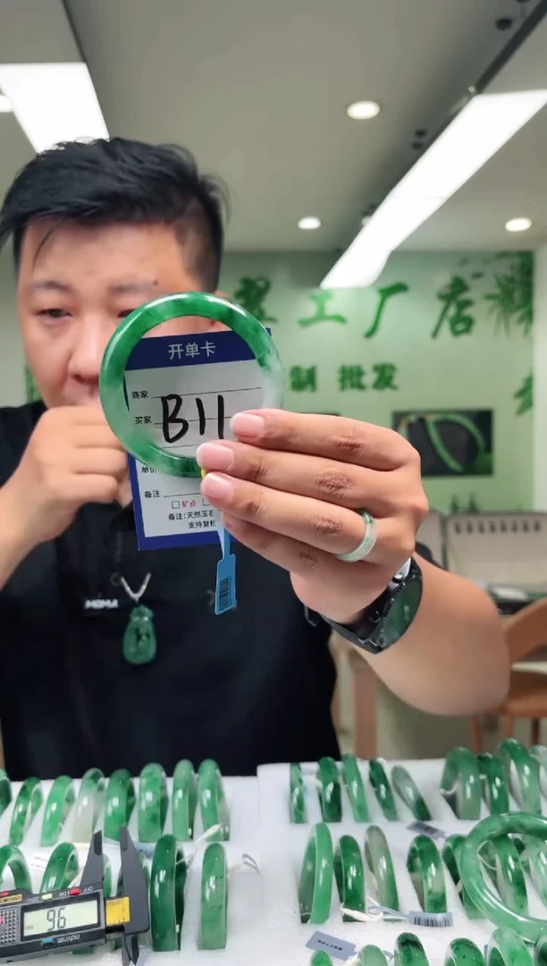 未镶嵌手镯石英质玉60