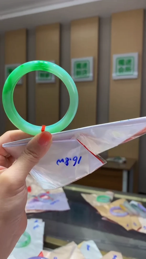 翡翠手镯未镶嵌-Q25 16.8万 拆单2万