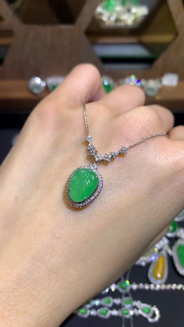 【闪购商品】翡翠吊坠(不含链)18K金镶嵌吊坠