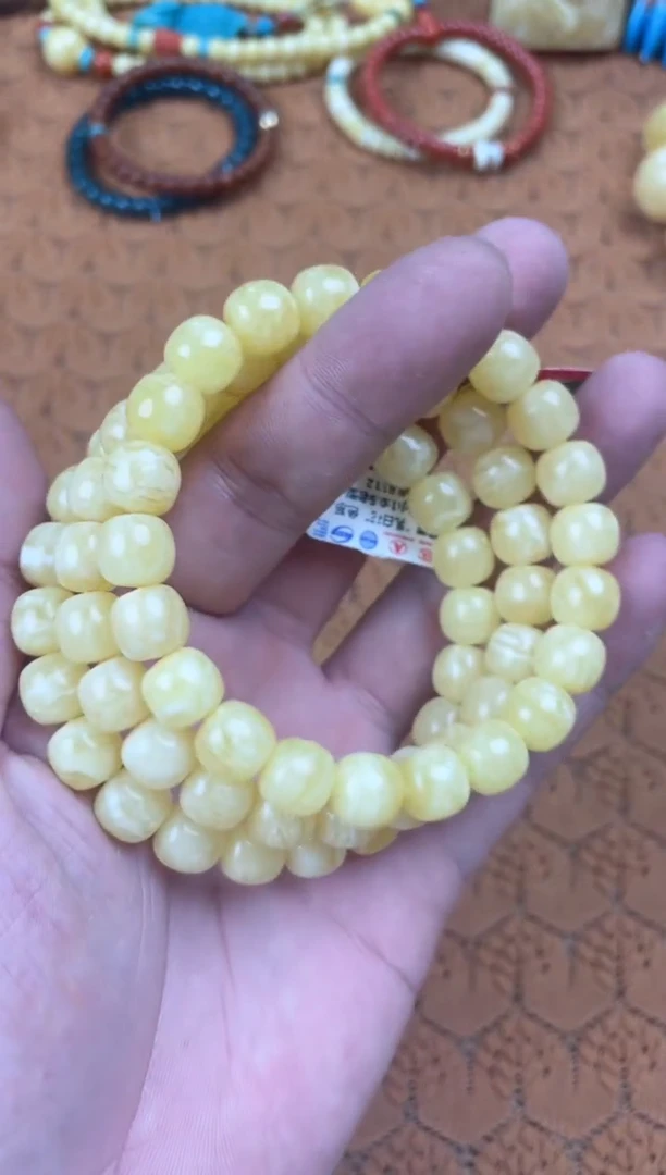 未镶嵌蜜蜡裸石WML8512多样性发其中一件