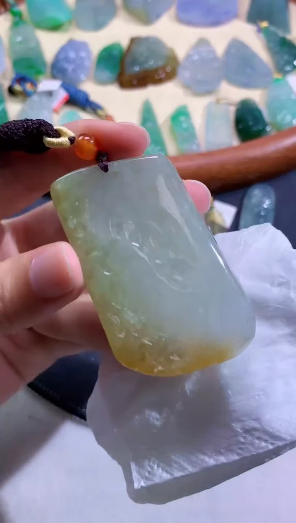 颈饰未镶嵌翡翠