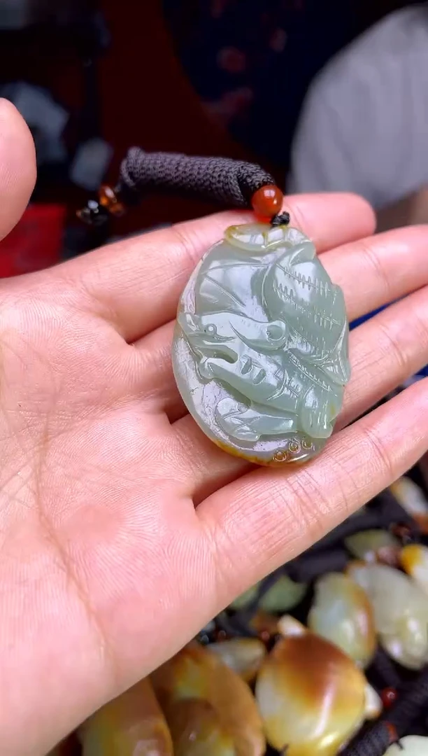 和田玉未镶嵌颈饰1