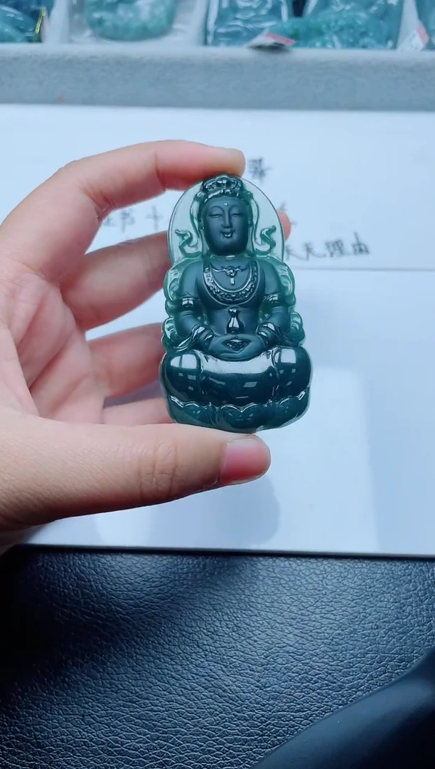 颈饰未镶嵌翡翠