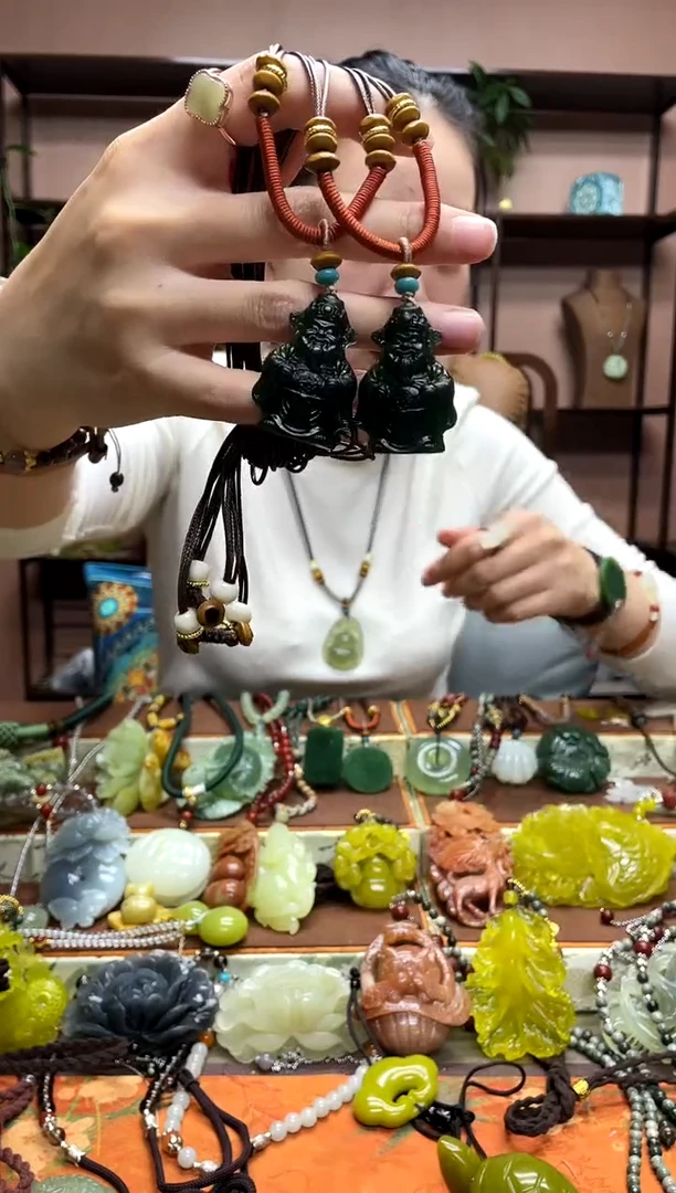 未镶嵌岫玉吊坠多样性发货发其中之一