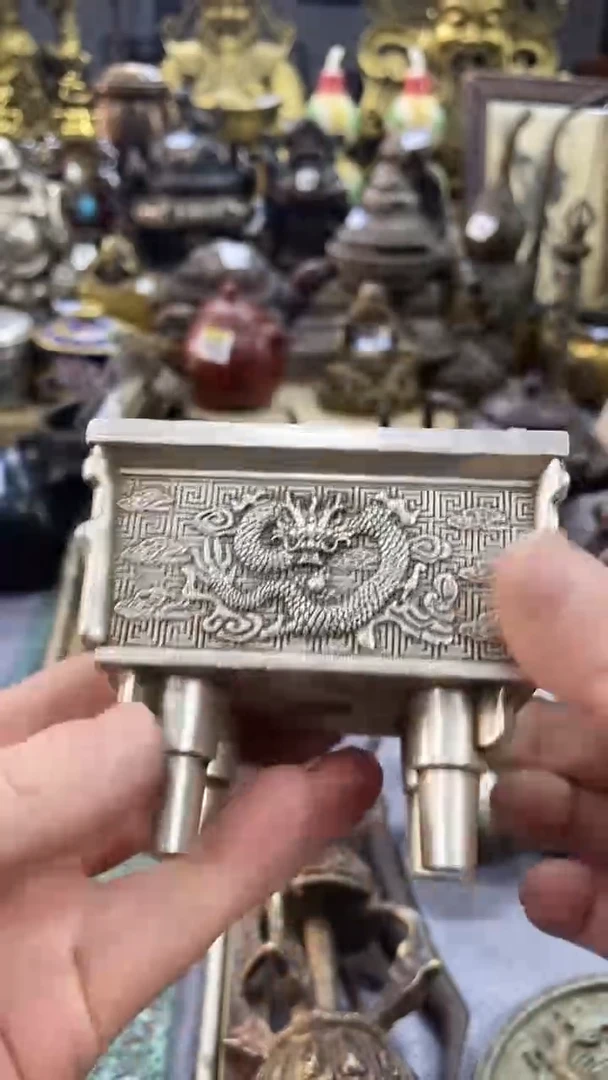 鸿兴工艺摆件龙纹四足鼎白