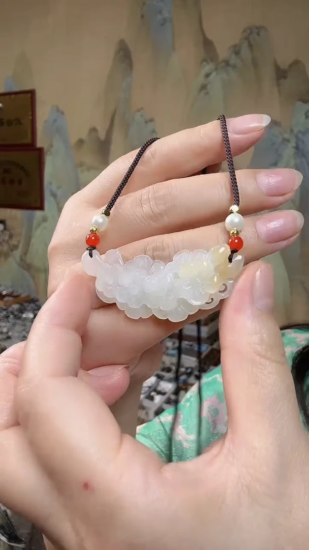 颈饰未镶嵌和田玉.