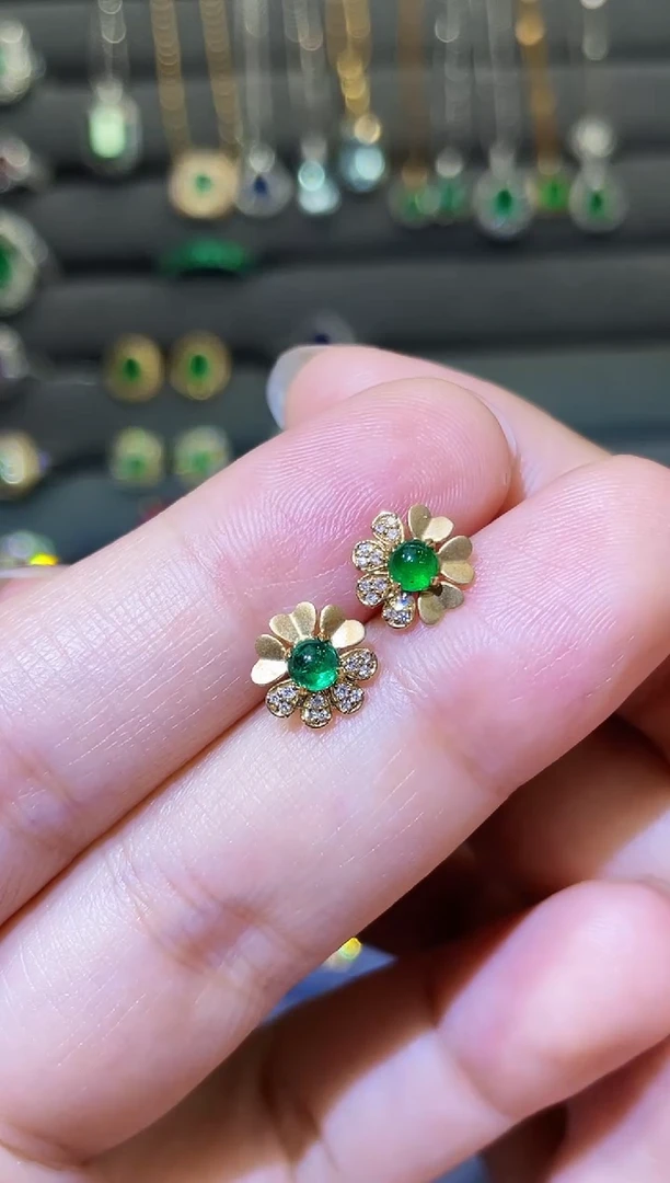 18K金镶嵌耳饰祖母绿0.45CT