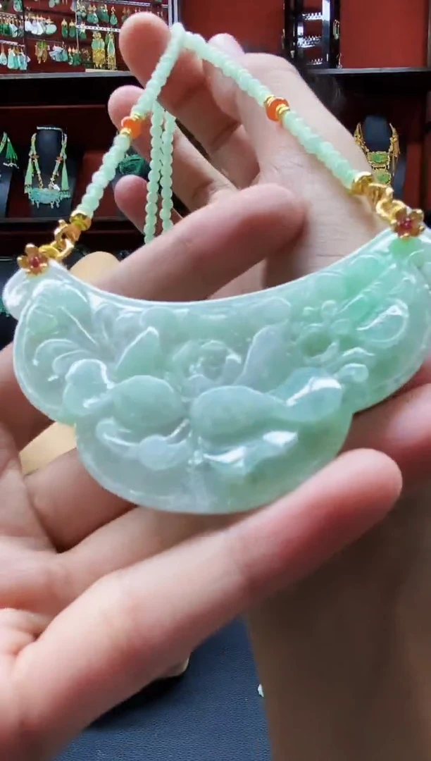 颈饰未镶嵌翡翠吊坠