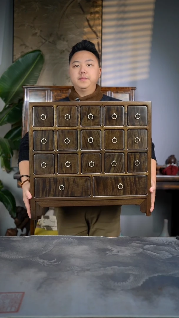 【闪购商品】金丝楠木雕792号阴沉满花纹精工榫卯多宝格收纳柜