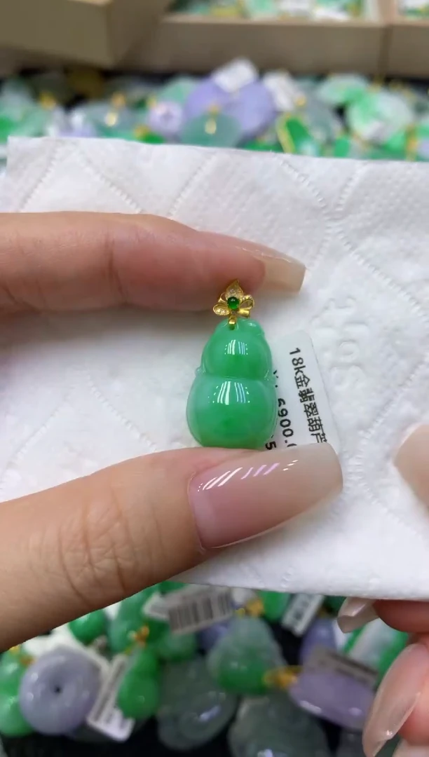 颈饰18K金镶嵌翡翠天然缅甸翡翠A货