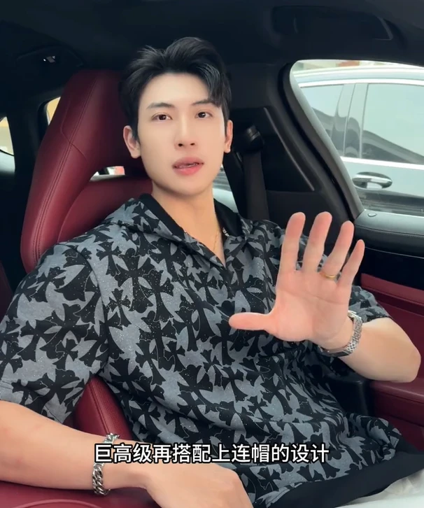 夏季高级感新款男士满天星十字连帽短袖T恤小众设计撞色百搭上衣