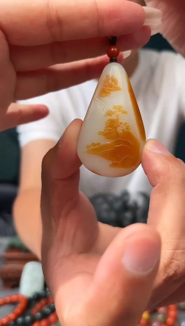 和田玉未镶嵌颈饰吊坠