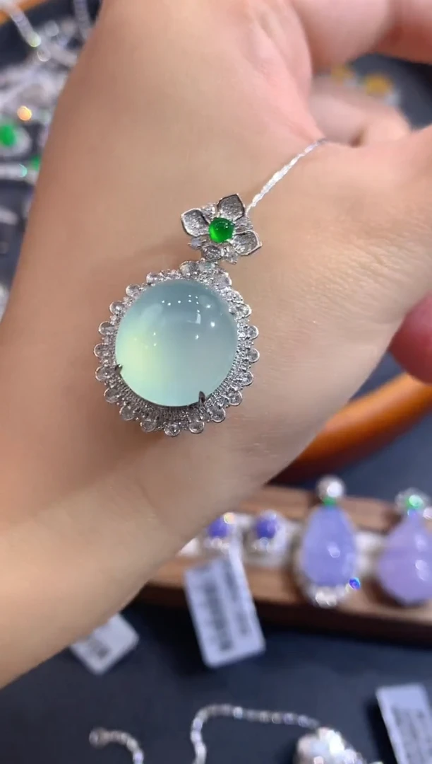 吊坠(不含链)18K金镶嵌翡翠127-吊坠