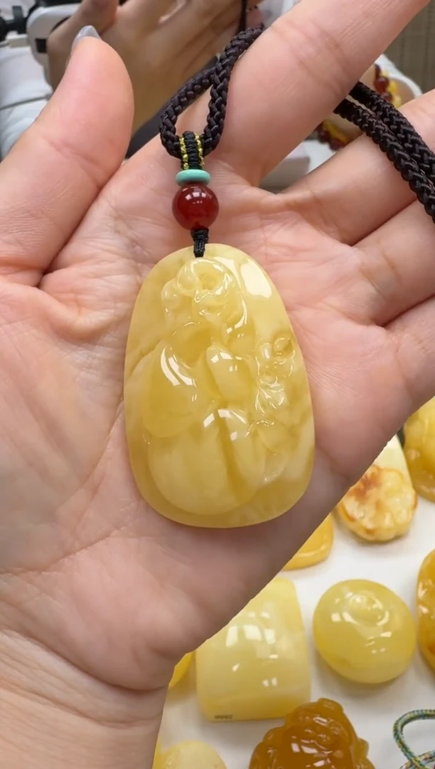 裸石琥珀未镶嵌如图