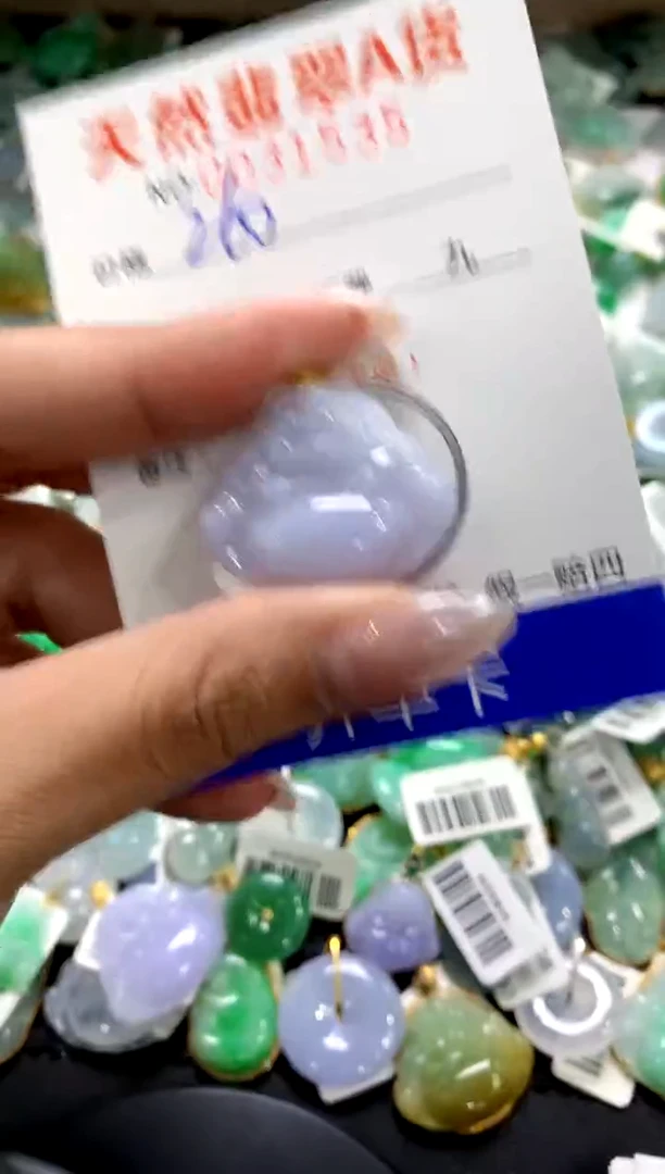颈饰18K金镶嵌翡翠1111111111111111