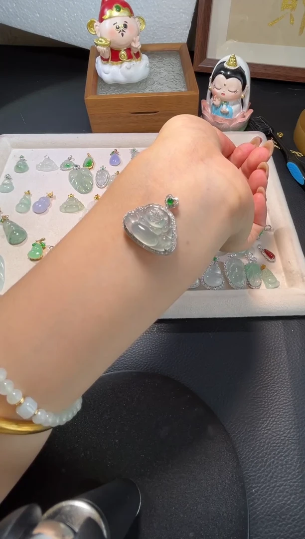 翡翠18K金镶嵌颈饰好**?收到货品48小时鉴赏期（超时不退不换）