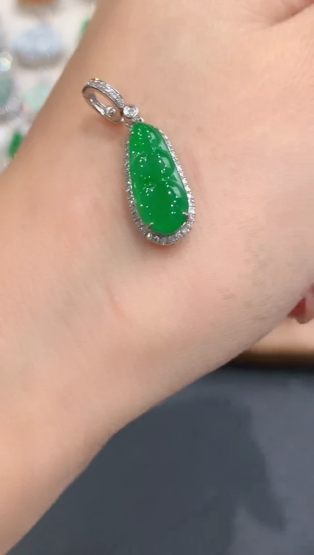 吊坠(不含链)18K金镶嵌翡翠q4