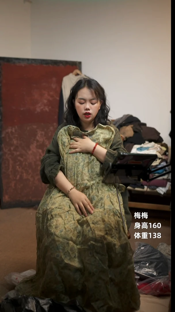 常规苎麻碎花连衣裙