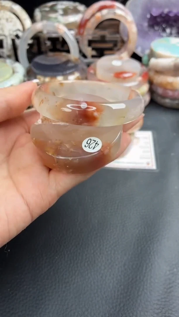 未镶嵌手镯（圆镯）石英质玉53