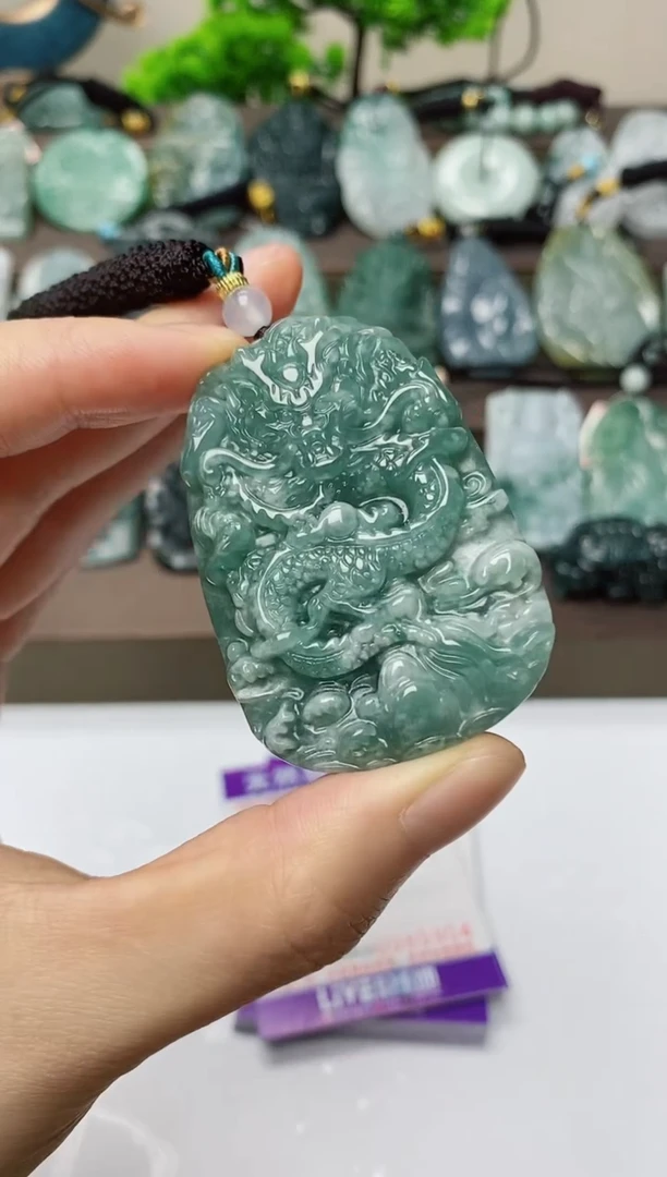 翡翠未镶嵌颈饰