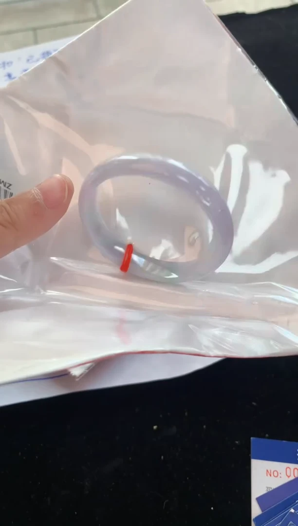 翡翠手镯未镶嵌桃****?1天然A货缅甸翡翠默认有瑕