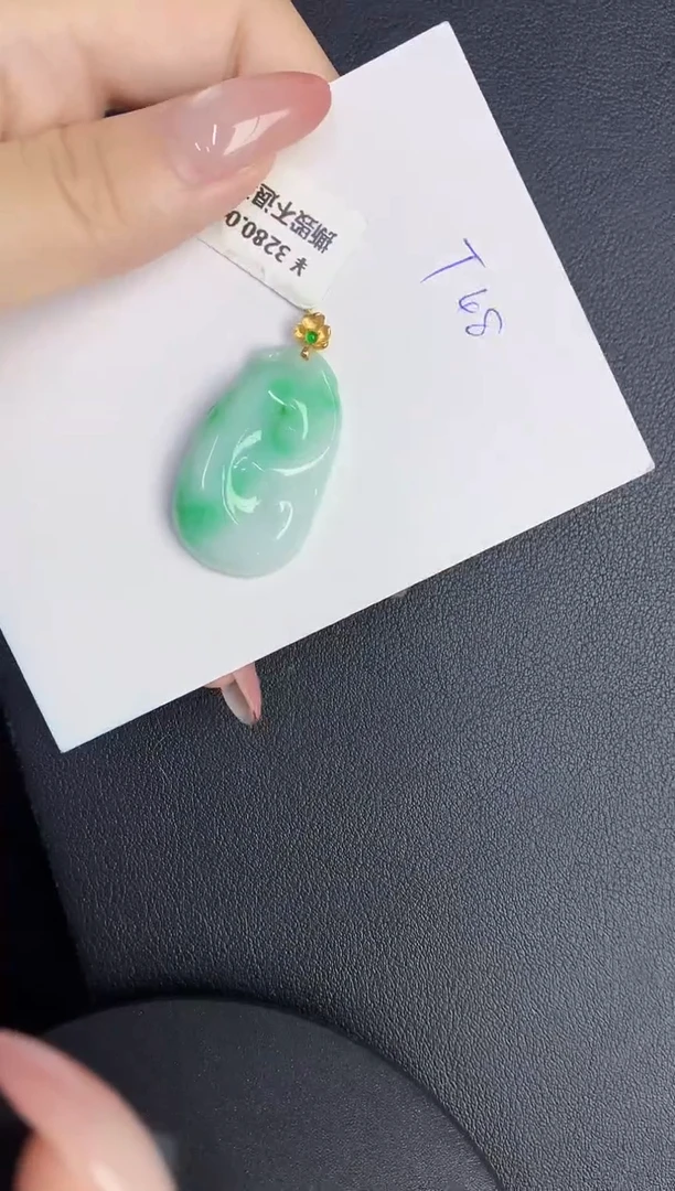 翡翠18K金镶嵌颈饰缅甸天然翡翠A货