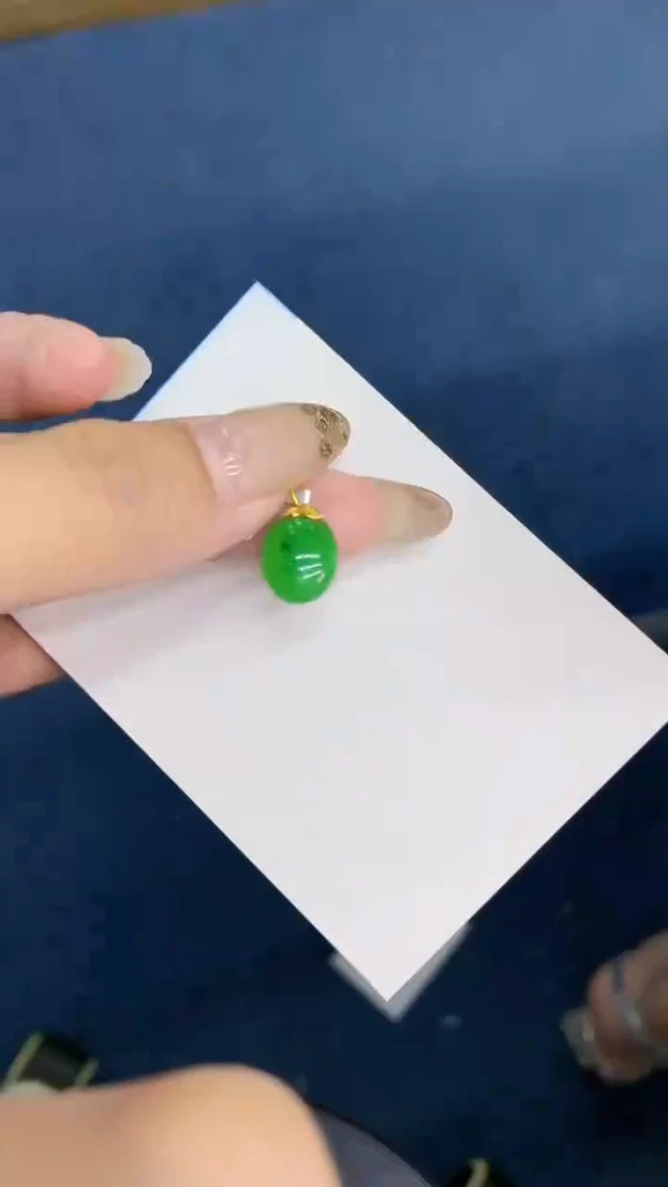 翡翠18K金镶嵌颈饰           1