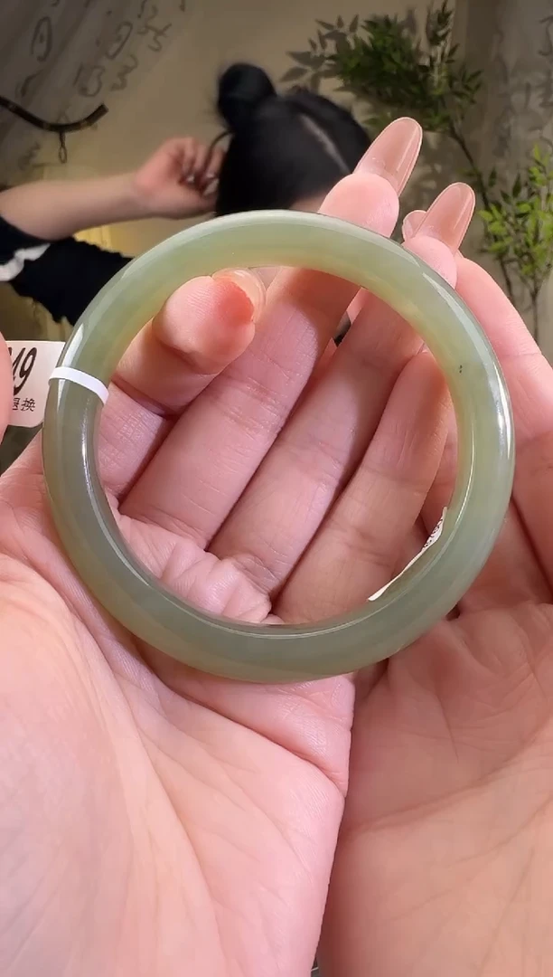 【闪购商品】和田玉手镯未镶嵌3带黑1-6294