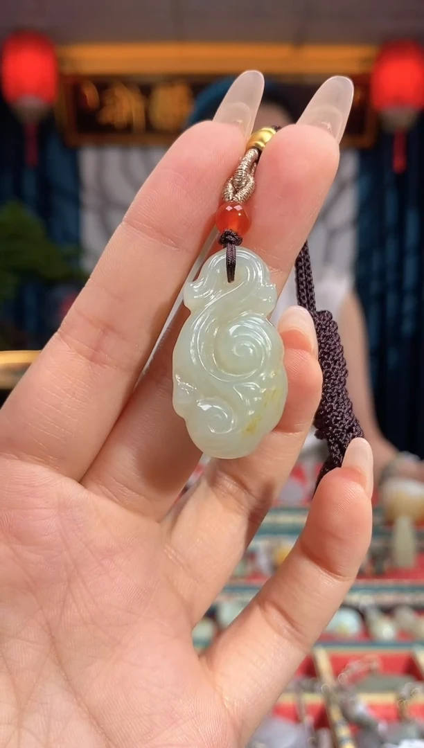 和田玉未镶嵌颈饰灵芝如意