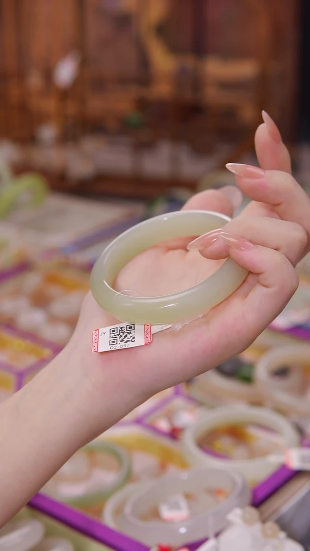 未镶嵌手镯和田玉（糖玉）手镯 55