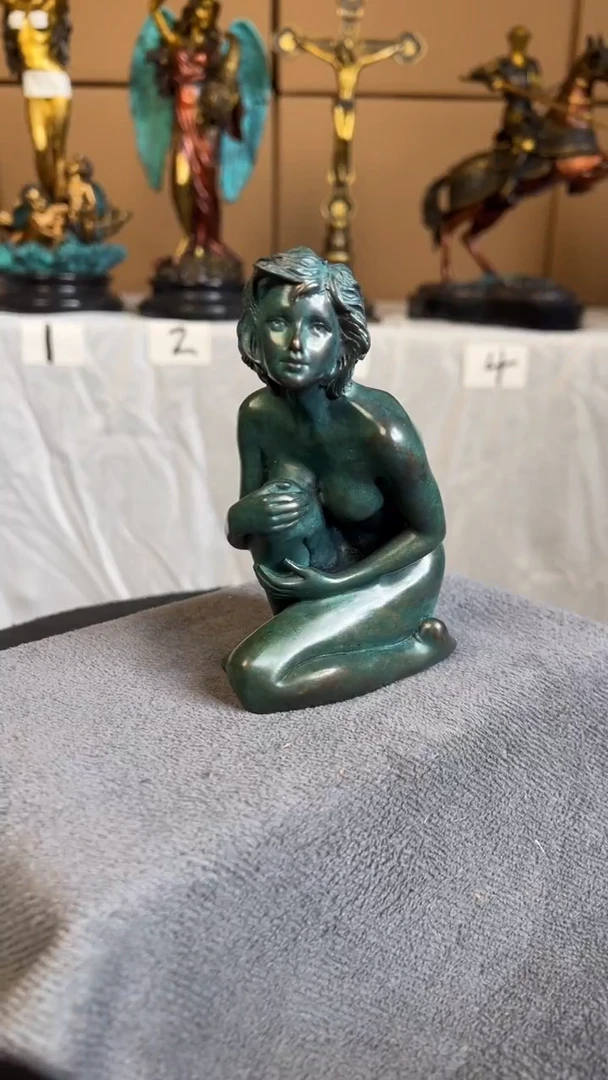 精铜材质精美雕塑