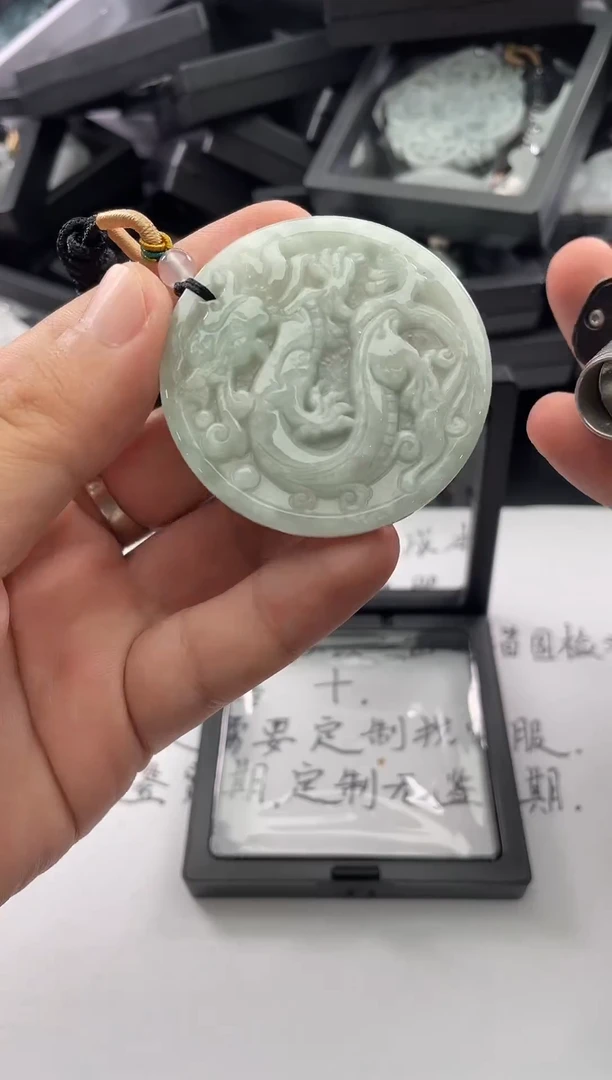 翡翠未镶嵌颈饰..../8/17/ 31