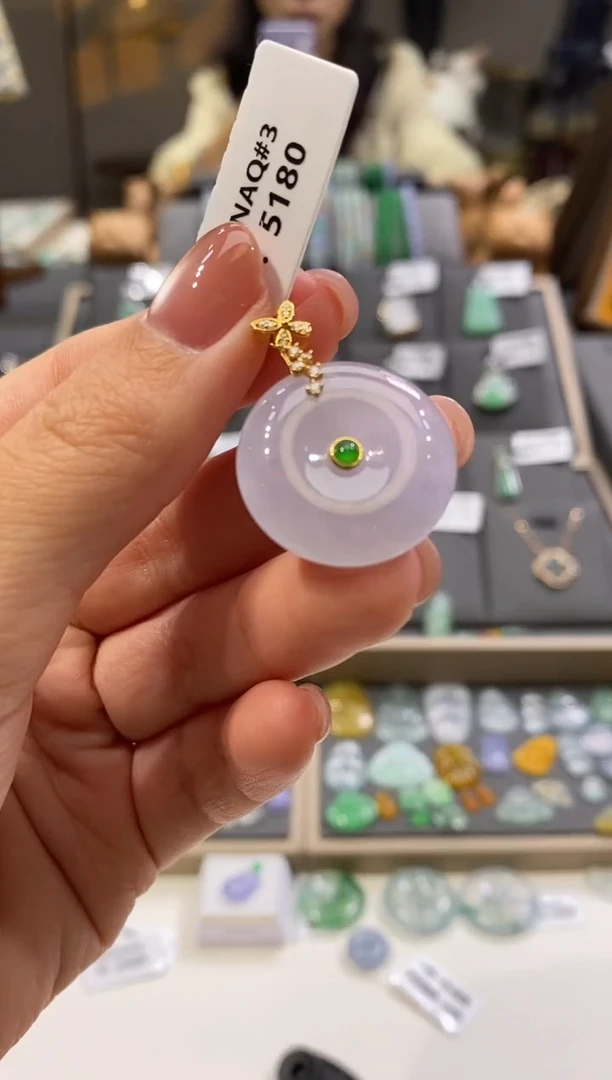 颈饰18K金镶嵌翡翠平安扣