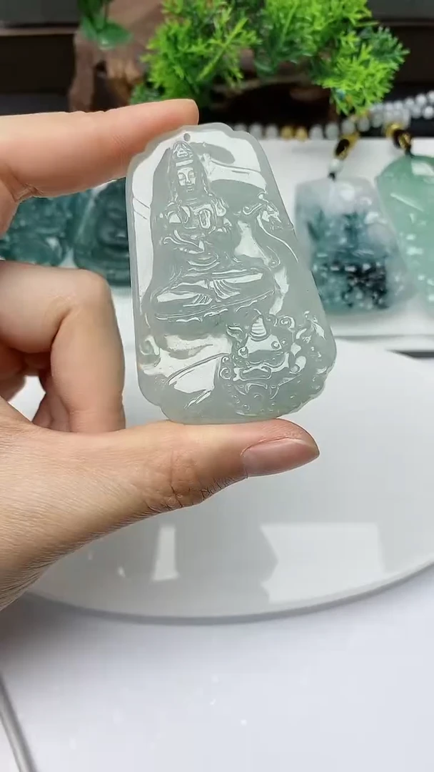 【闪购商品】翡翠颈饰未镶嵌         