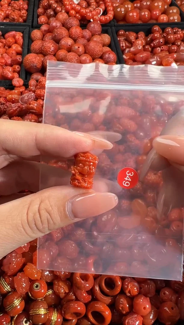 南红玛瑙未镶嵌颈饰1